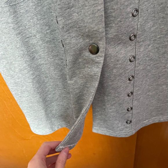 Cryus Grey Grommet Snap Longline Cardigan Size Medium - Picture 5 of 12